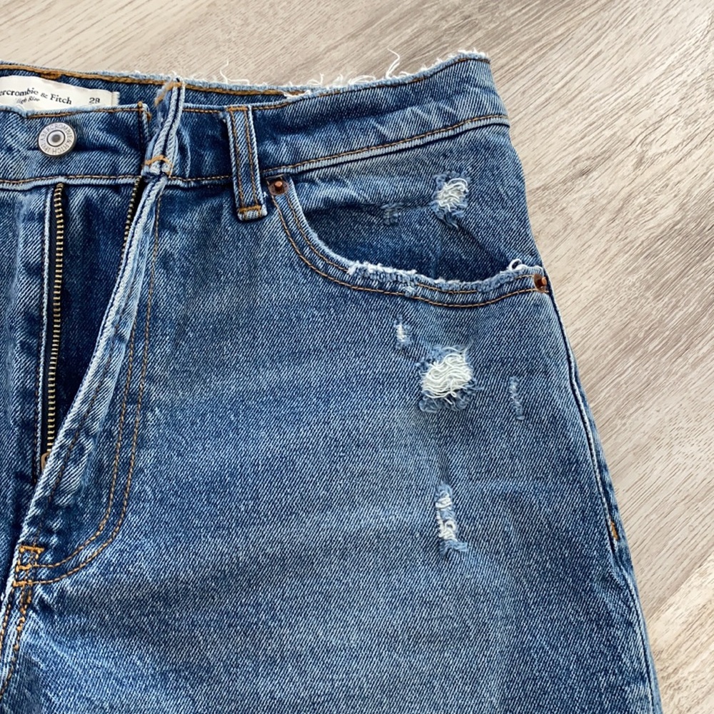 Abercrombie & Fitch high rise bermudas